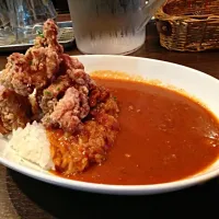 Snapdishの料理写真:サムチキカレー！鳥の唐揚げがのってます！|Kosukeさん