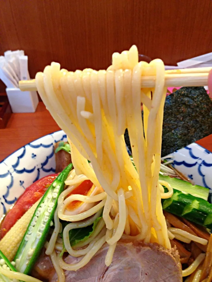 冷し中華の麺リフトアップ@麺恋処いそじ|塩豚骨さん