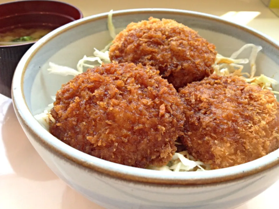 Snapdishの料理写真:今日の社食はチキンソースカツ丼。380円。|ルーア・ブランカさん