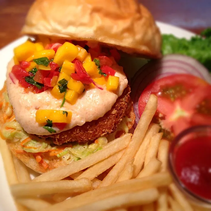 Snapdishの料理写真:Alaska seafood burger ! Cod and tobiko|lauren shannonさん