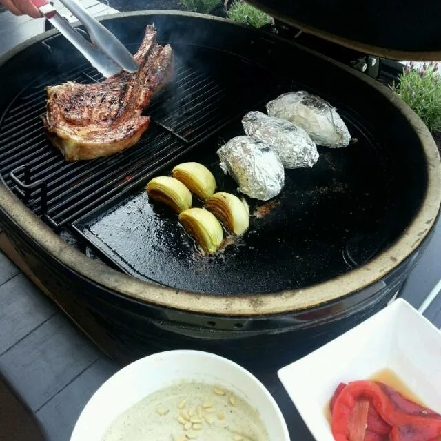 Veal chop with babaganoush and grilled veggies / Kalfskotelet met babaganoush en gegrilde groenten|Frank&Jolanda - Eteninbeeldさん