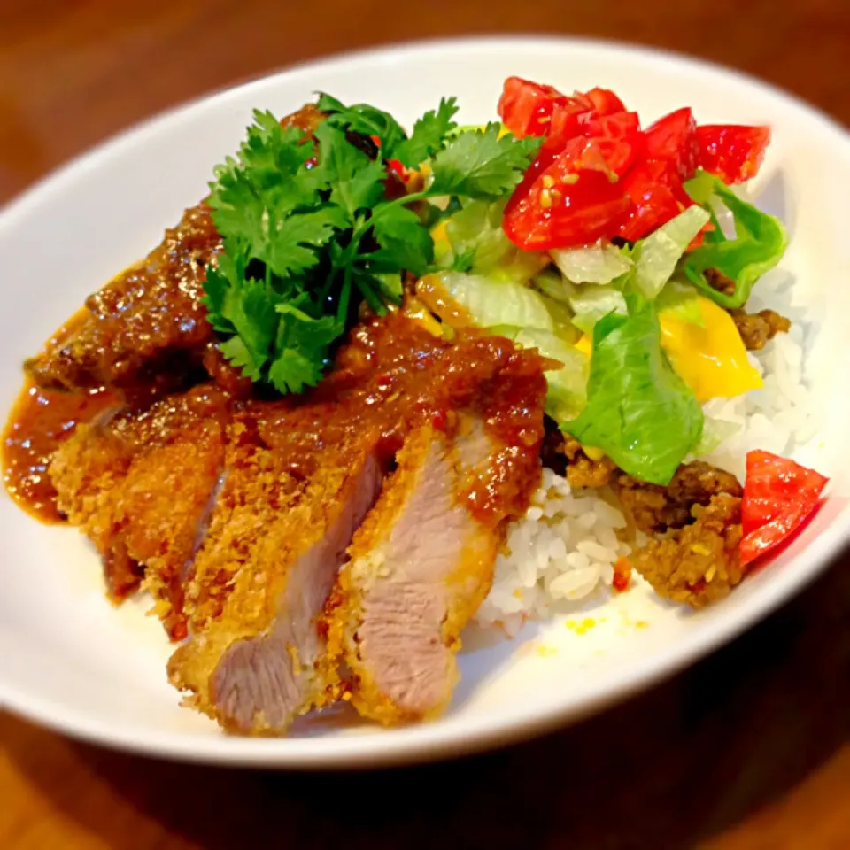 豚かつタコライス、ラムカリーがけ🍛|おかっぴーさん