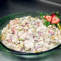 Organic Strawberry & Granola Chicken Salad|D.J. Hansonさん