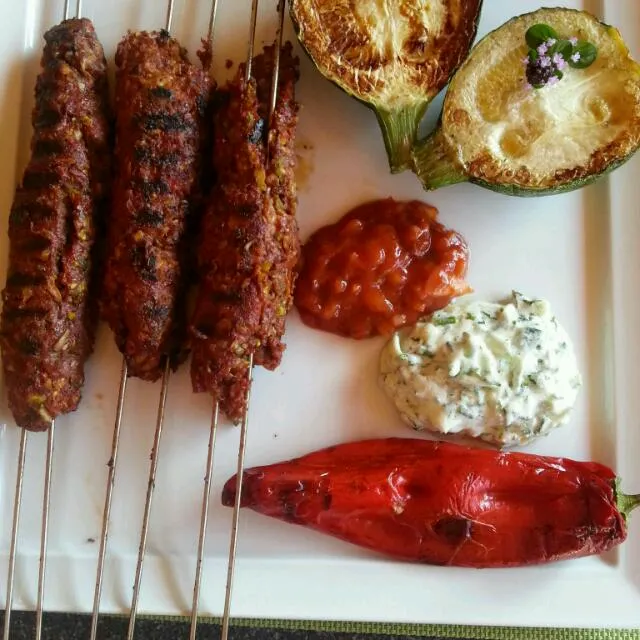 Snapdishの料理写真:Pistachio kebabs with grilled veggies / Pistachekebabs met gegrilde groenten|Frank&Jolanda - Eteninbeeldさん