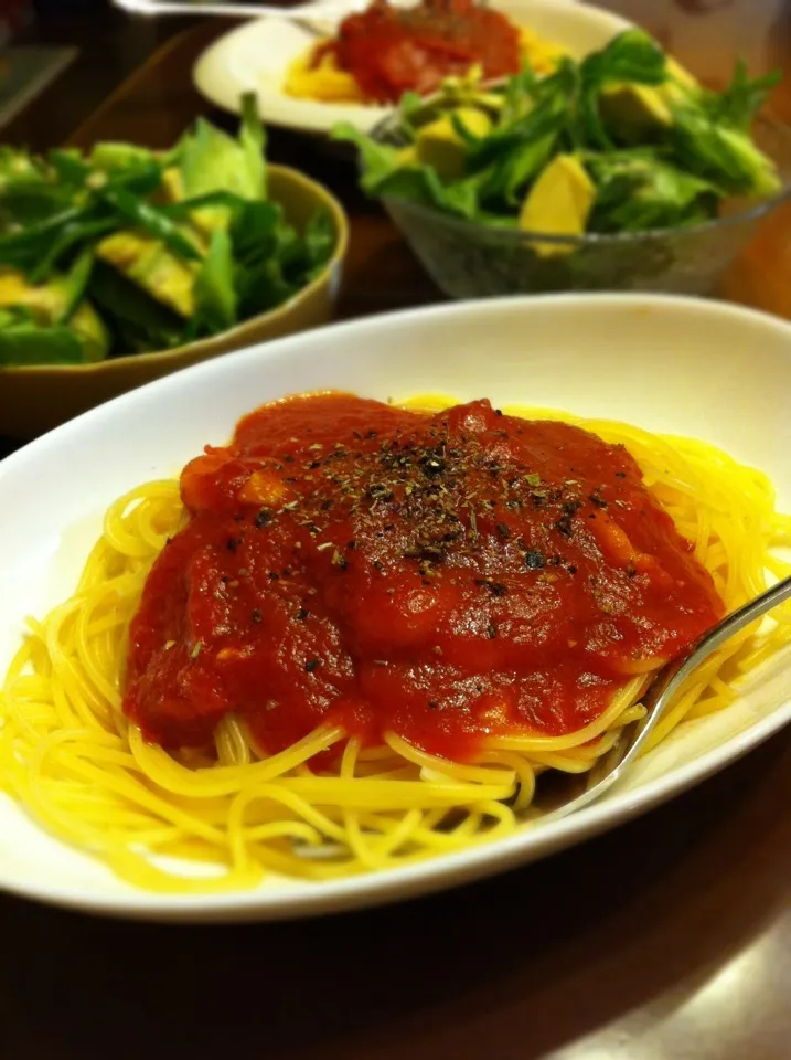 トマトソースパスタ×アボカドサラダ|エミリス★さん