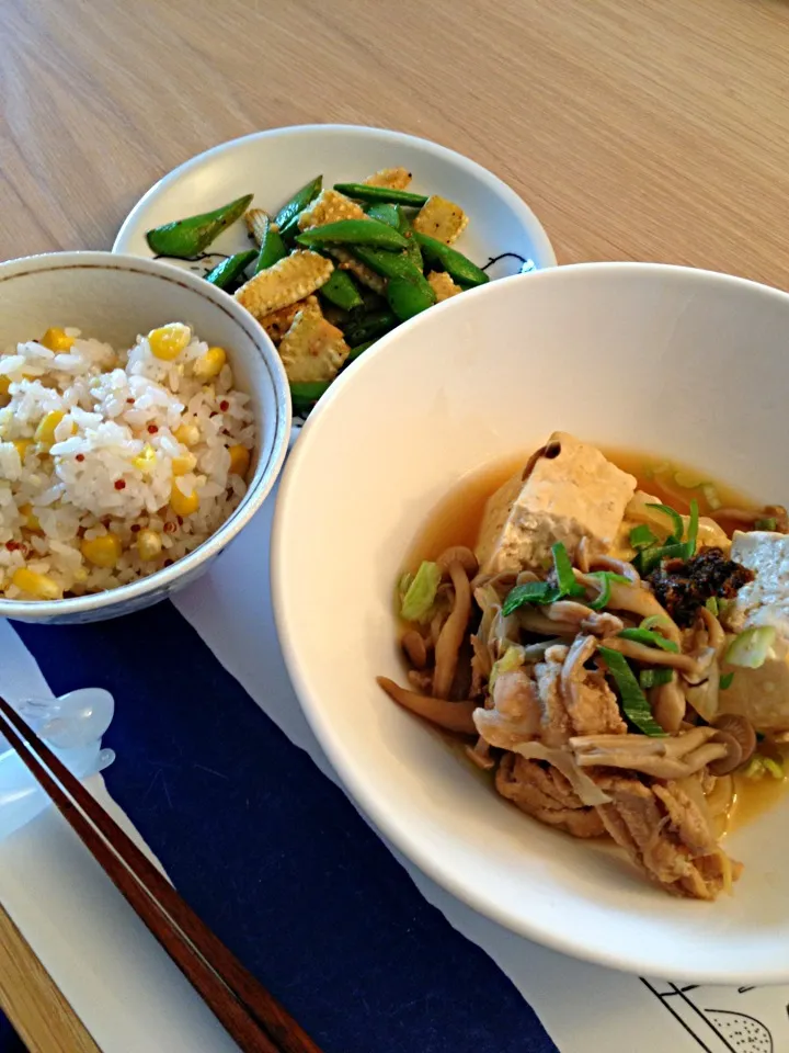 Snapdishの料理写真:今日の晩ご飯 豚肉どうふ、トウモロコシご飯|TToshipieさん