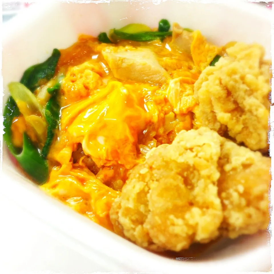 Snapdishの料理写真:鳥の唐揚げ親子丼(*^^*)|Kabun koさん