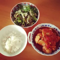 Snapdishの料理写真:野菜トマト煮カレー風味、サラダ|mamiさん