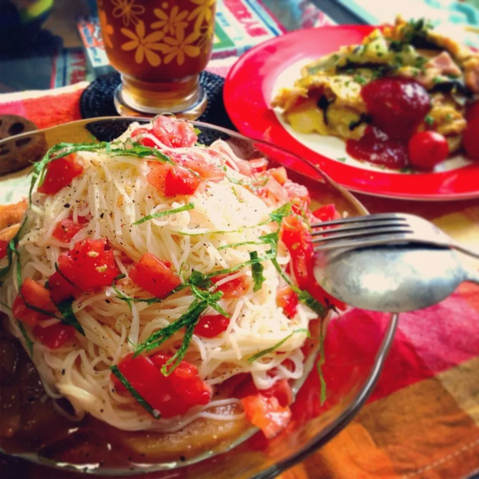 Snapdishの料理写真:今日のトモコンダテは素麺で桃とトマトの冷製カッペリーニ🍑🍅🌻🍴✨|🇯🇵ともこちゃん。さん