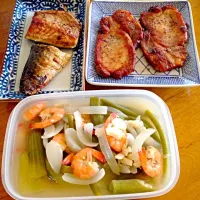 Snapdishの料理写真:Sinigang na hipon/pork steak and fried fish...|nakaya glorybeさん