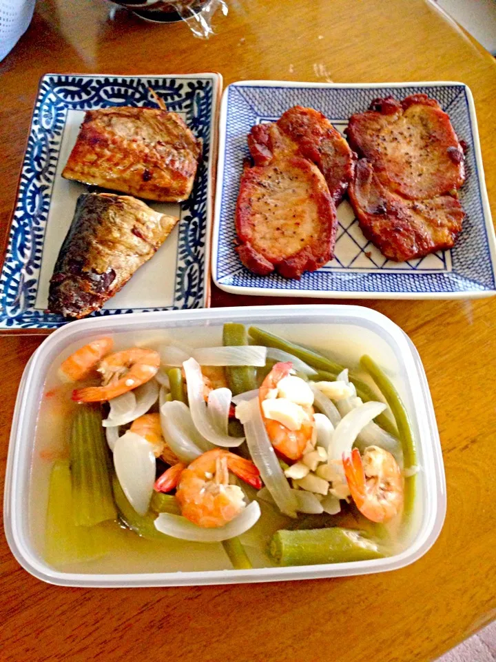 Sinigang na hipon/pork steak and fried fish...|nakaya glorybeさん