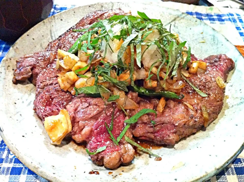 Snapdishの料理写真:暑い！肉だ肉！青じそおろしソースステーキ|taniさん