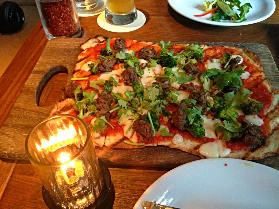 lamb sausage pizza|cocktail hourさん