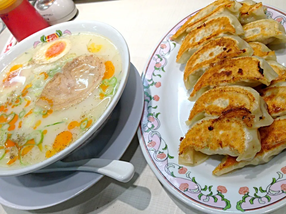 牛骨ラーメン＆餃子ダブル(^-^)/|wildcat山猫さん