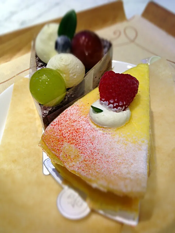 Yummylicious cakes I cannot resist.|Carol Yewさん