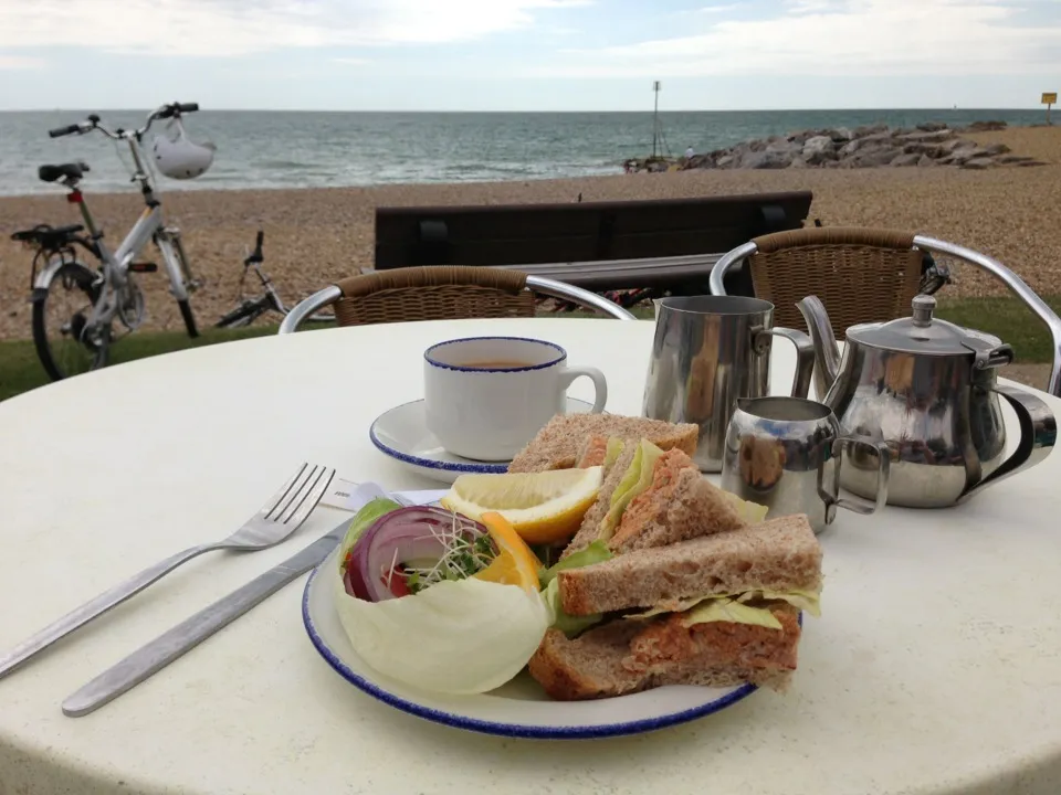 Crab sandwich at Goring beach|Alan (Fred) Pipesさん