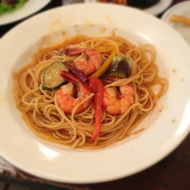 アーリオオーリオ！ニンニクと辛味が大好きなパスタ！食べ途中だからお皿がきちゃない…（ ;  ; ）|sat_1205さん