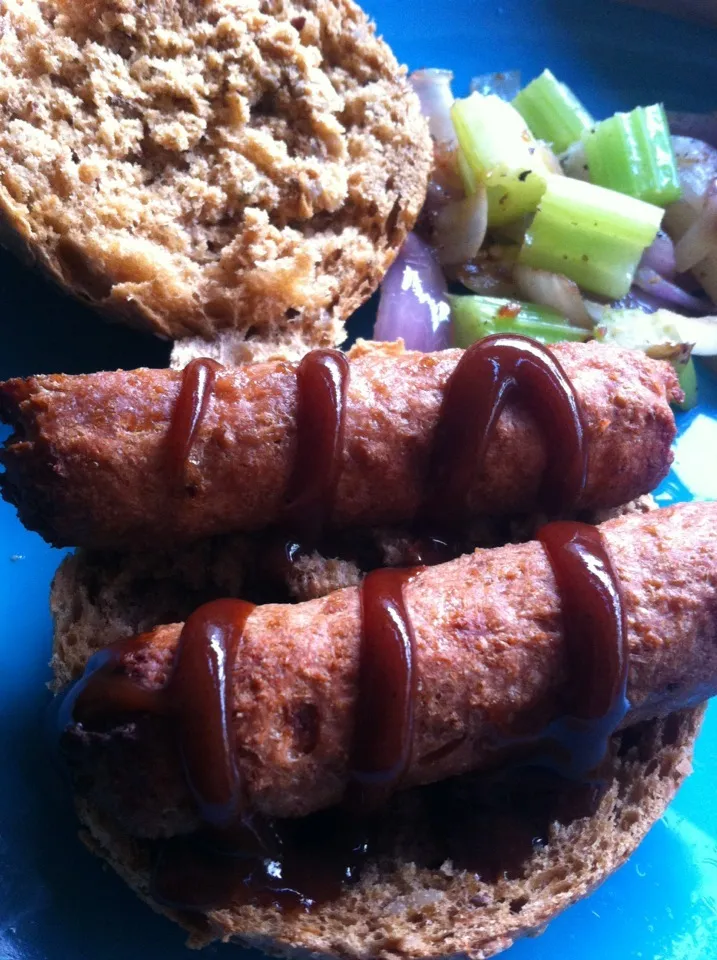 Linda McCartney veggie sausages with brown sauce & brown roll|Nick Hiderさん