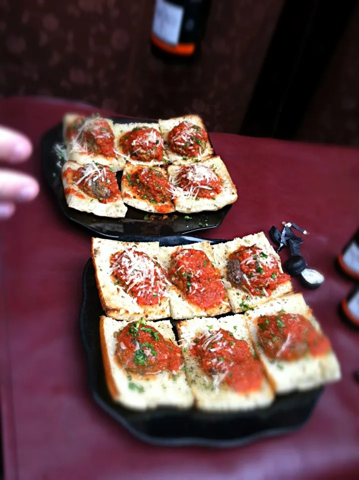 Snapdishの料理写真:Little Italy tour - roman meatball bruschetta|janelleさん