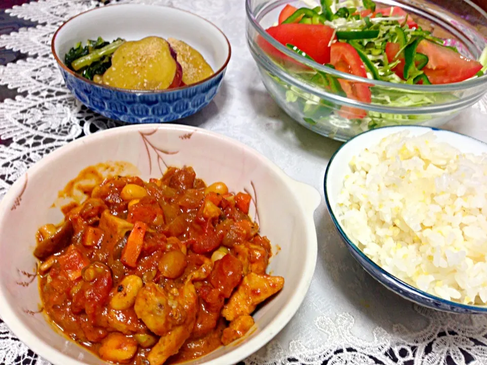 Snapdishの料理写真:鶏肉と豆のトマト煮込みの晩ご飯|やすさん