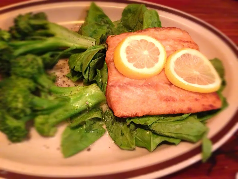 Snapdishの料理写真:Mahi Picata at the Ale House|Maria Schlossbergさん