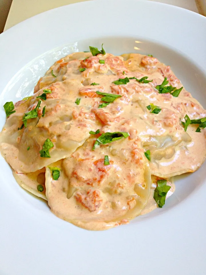 Chicken mushroom ravioli with tomato cream sauce|Bridgetさん