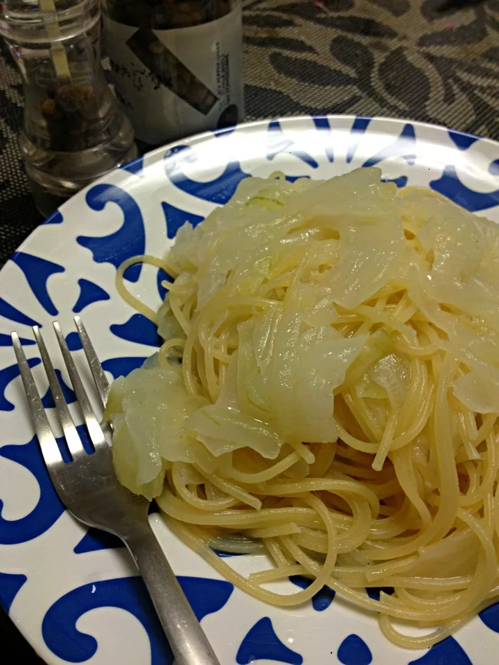 Snapdishの料理写真:玉ねぎだけのパスタ|椿です♡さん