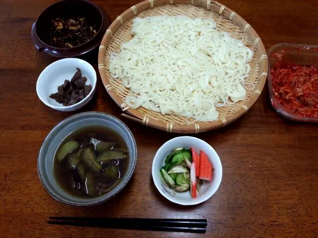 130811 実家のひるめし　茄子汁のそうめん、きゅうりの浅漬け、その他常備菜|EUREKAさん