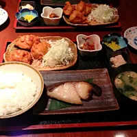 Snapdishの料理写真:唐揚げと銀ダラの西京焼|chiakiさん