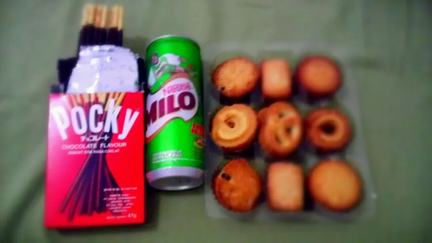 cemilan... pocky, milo, and butter cookies.|novita febiolaさん