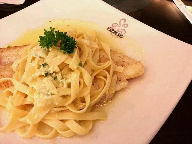 Name : Fettuccine carbonara with dorry fish
Cafe : Excelso
Price : 7/10
Taste : 7/10
Ambient : 8.5/10|Jun Kiさん