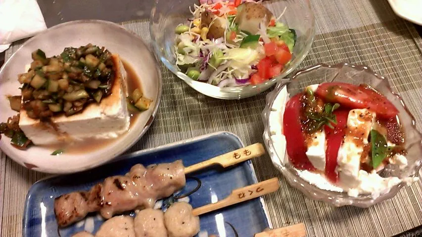 冷奴&サラダ&水切りヨーグルトとトマトサラダ&焼き鳥|まぐろさん