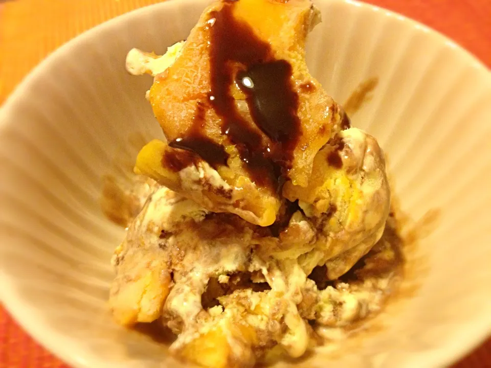 Frozen mango with vanilla ice cream and Hershey's syrup|Junya Tanakaさん