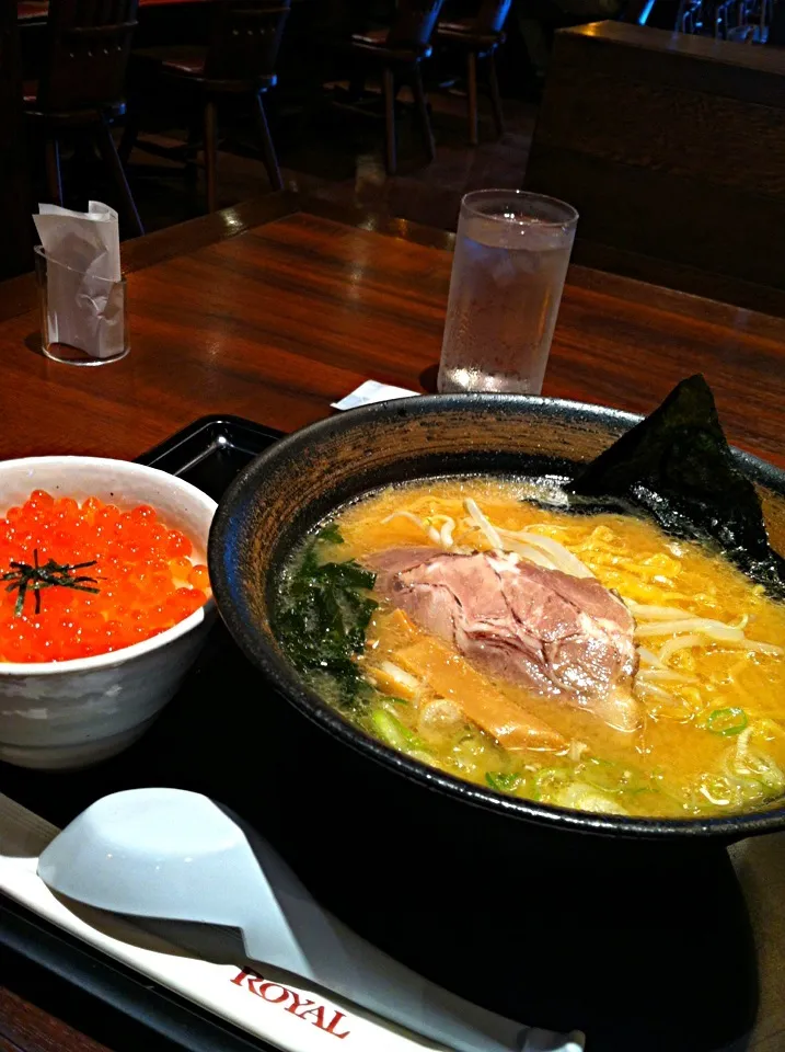 朝から、ラーメン&イクラ丼。ちょっと気持ち悪いです。|abe yoshiroさん