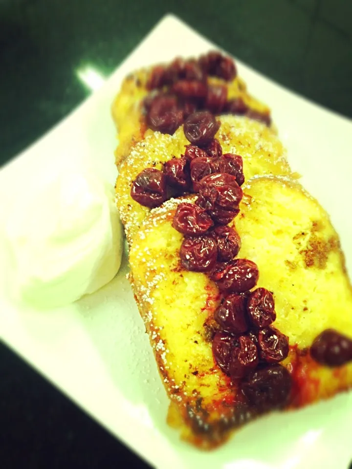 Orange brioche french toast, sour cherry and chantilly cream 🍊🍞🍒|Prae~*さん