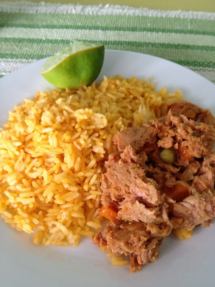 Yellow rice & tuna w/ vegetables|Gabriela Alvarezさん