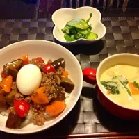 茄子とパプリカの挽肉生姜丼☆豆乳味噌スープ|いずみさん