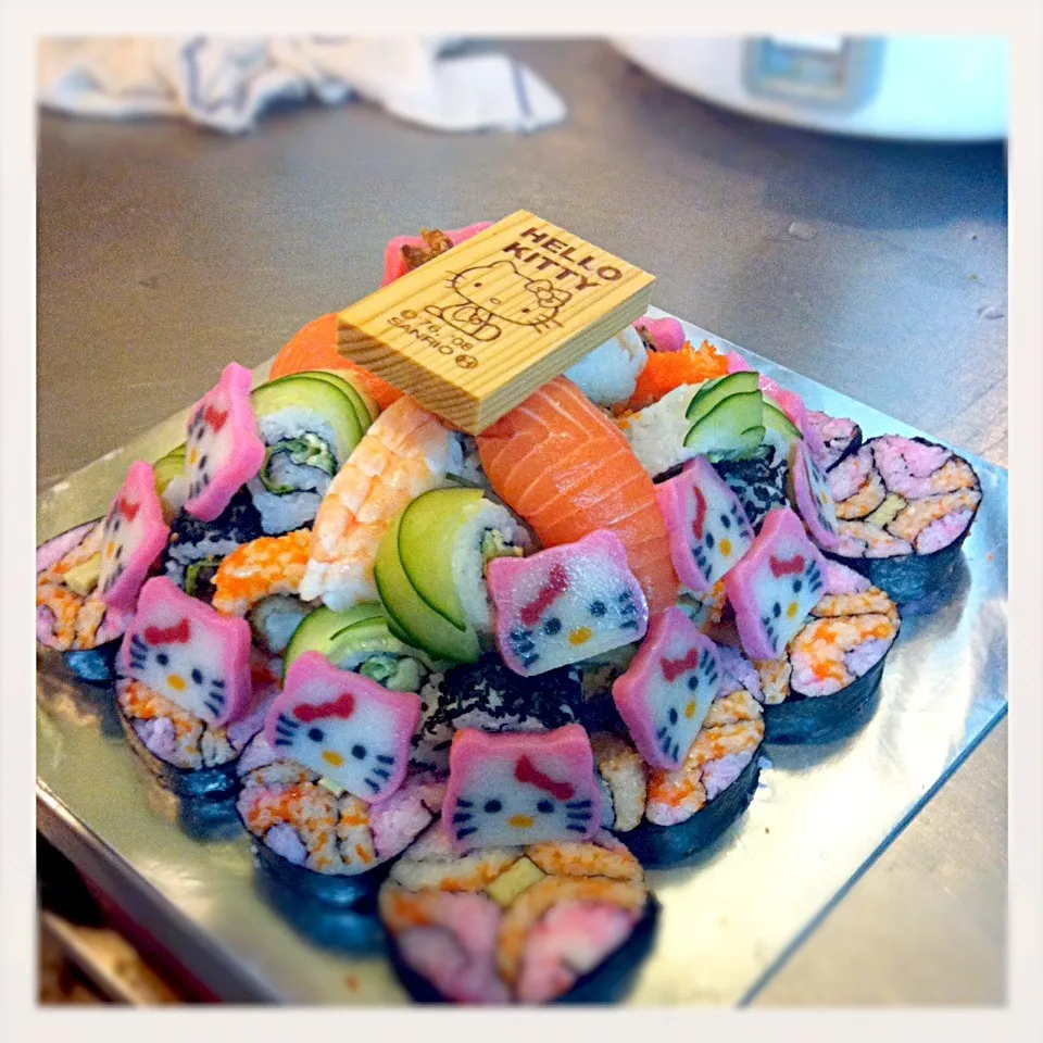 Hello kitty sushi cake ^_^|John Yeoさん