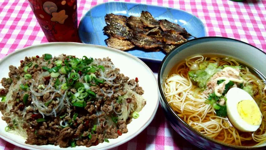 ぶっかけ素麺(ゆで卵･ツナ･レタス･青ねぎ)、春雨炒め(合挽肉･にんにく･生姜･鷹の爪)、小鯵干物|まあるさん