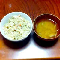 Snapdishの料理写真:蟹飯とミョウガの味噌汁|Sato Kazukiさん