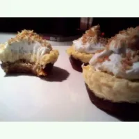 Snapdishの料理写真:Paleo coconut cream pie tart|Steve Camaraさん