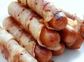 Hotdogs wrapped in bacon|Cristina !さん