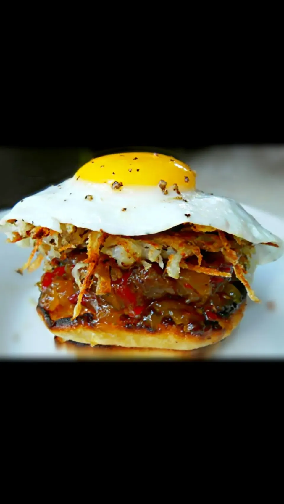 Uncle Gary's Gourmet Peach jalapeño jelly breakfast biscuit|Gary Langerさん