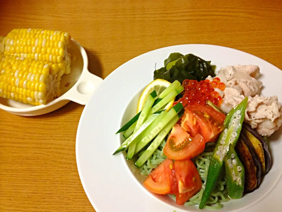 つるつるワカメ麺で作った冷やし中華、嶽きみ|まりこさん