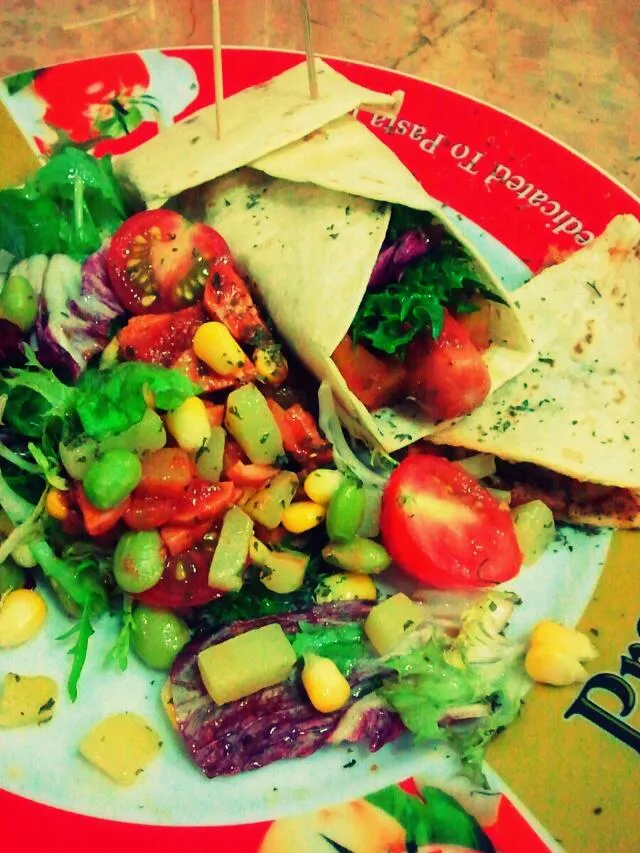 My first sausage wrap with salad|m!ckongさん