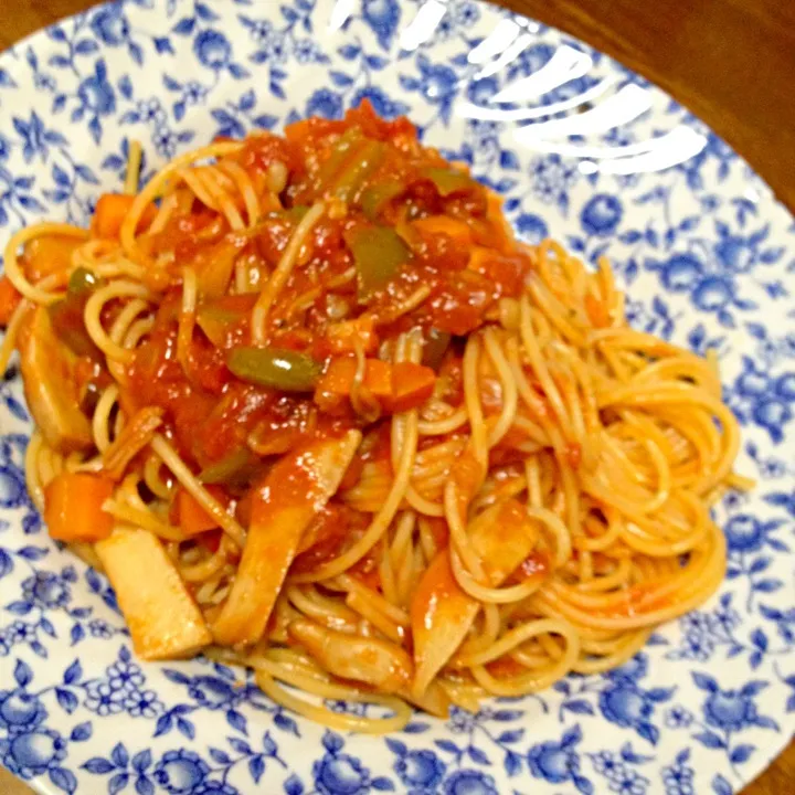 で、今日のお昼は残ったトマトソースでパスタ。まぁまぁ美味しく出来たかなw|ヨミルさん