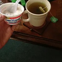 Greek yogurt and green tea (health food)|michael apkeさん