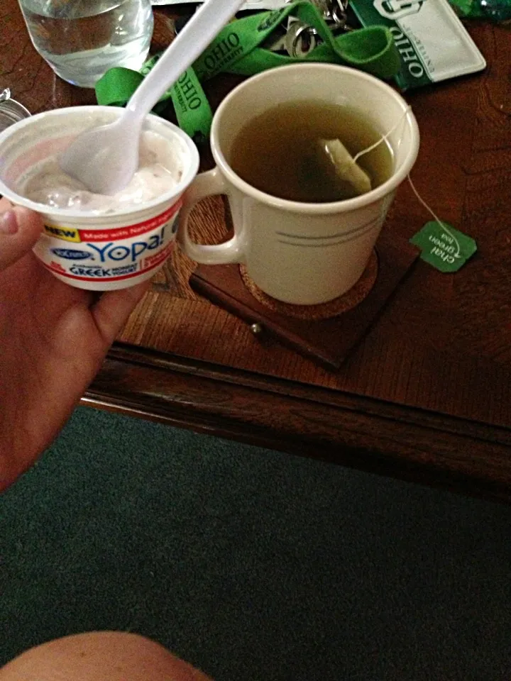 Greek yogurt and green tea (health food)|michael apkeさん