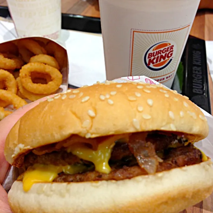 Snapdishの料理写真:Lanchinho  burger king!!!😋🍴🍔|lucia inoueさん