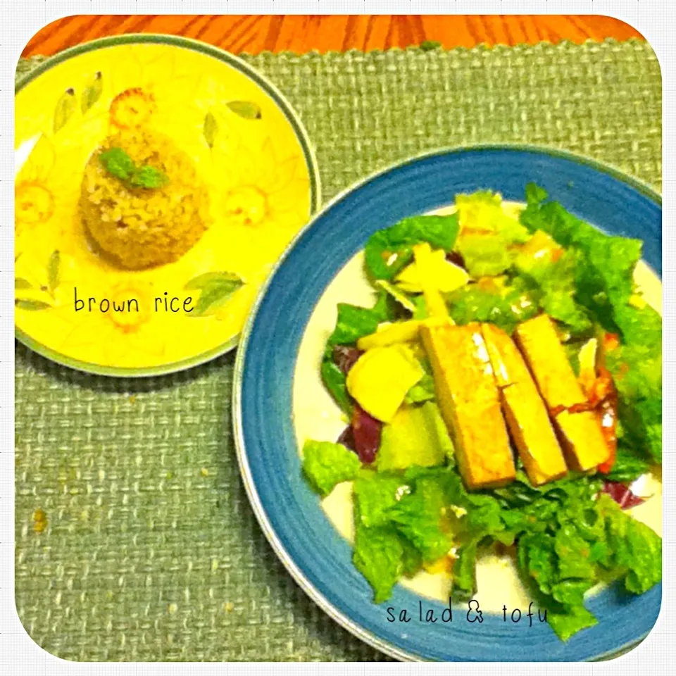 Healthy dinner... Salad, tofu, brown rice.|Sai linさん